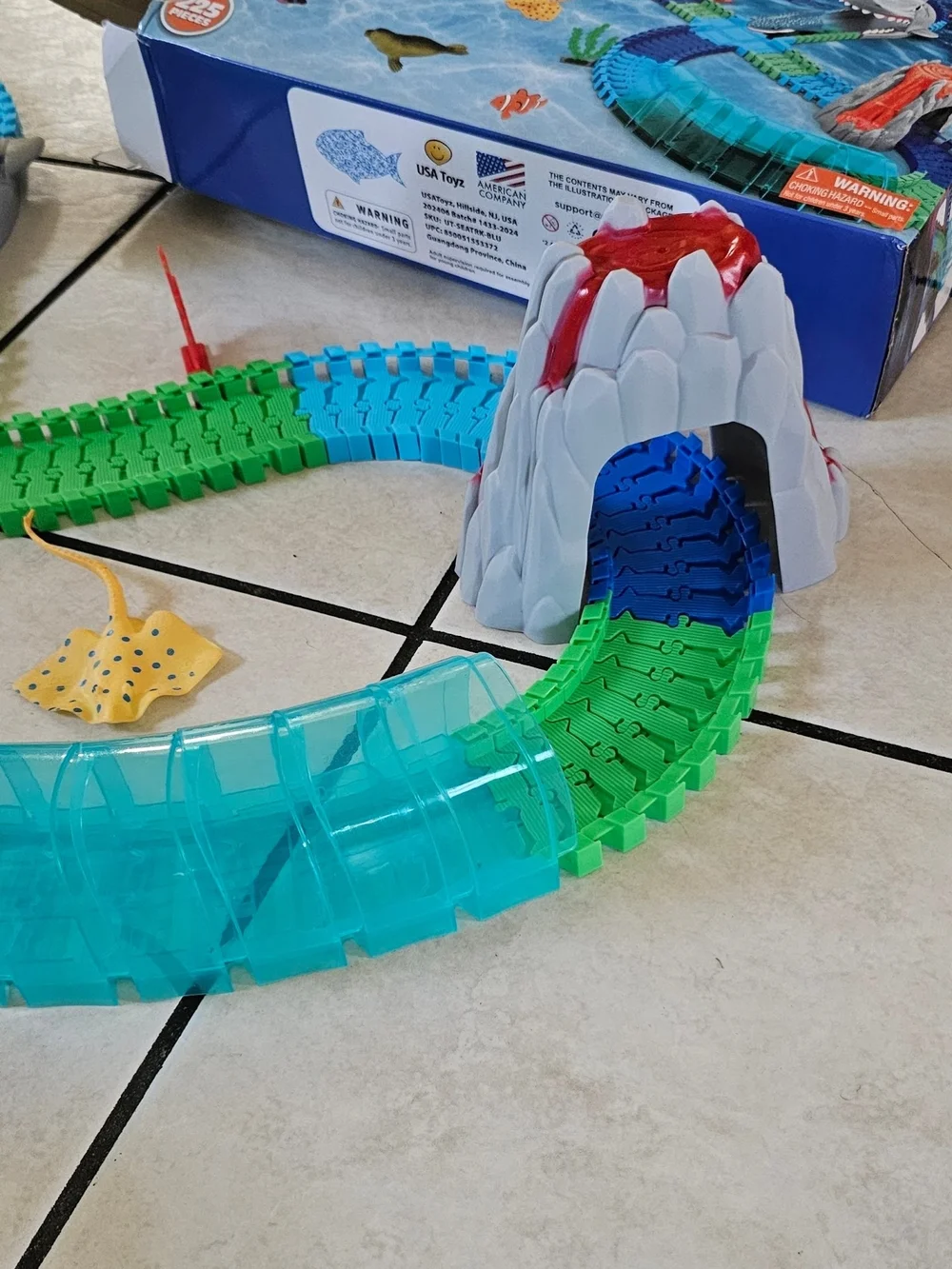 Flexible Blue & Green Race Track Glow In The Dark Playset for Kids